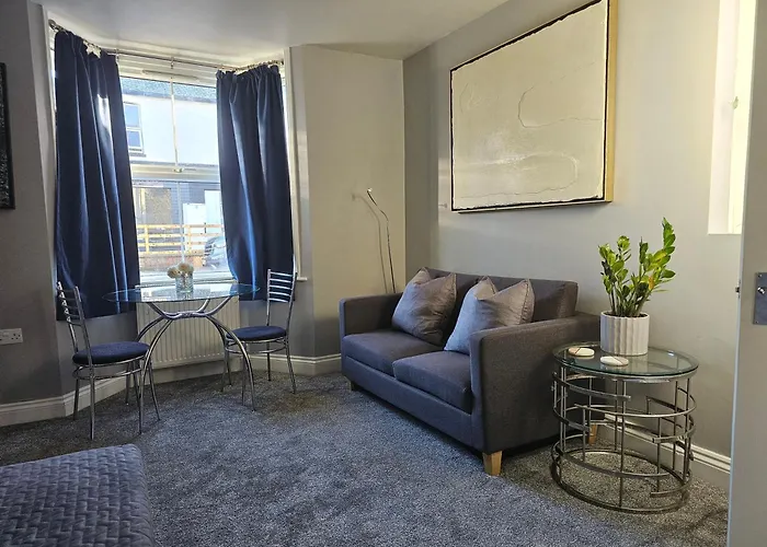 The Perfect Central Woking Apartment Free Parking & Garden - Business & Leisure
