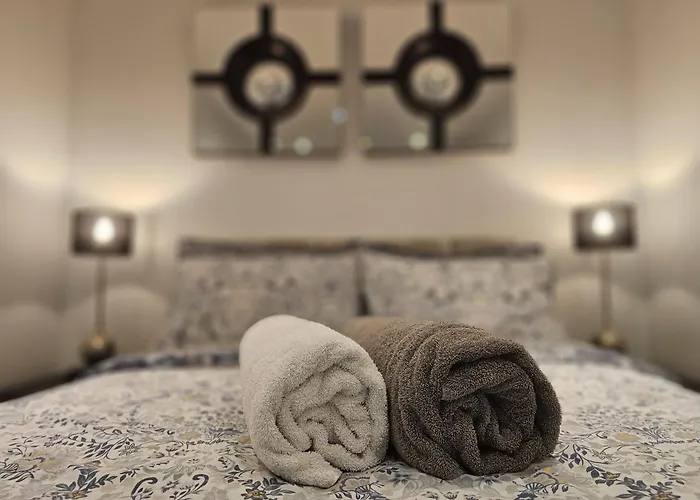 The Perfect Central Woking Apartment Free Parking & Garden - Business & Leisure