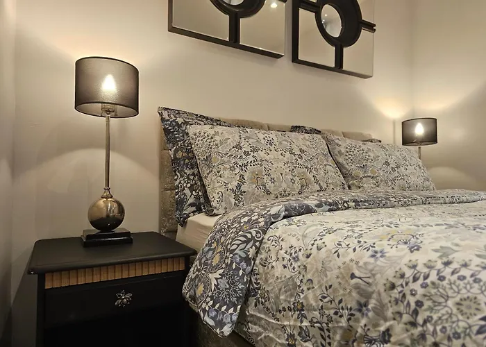 The Perfect Central Woking Apartment Free Parking & Garden - Business & Leisure