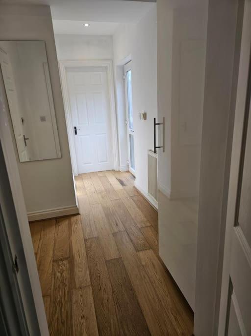 Apartment The Perfect Free Parking & Garden - Business & Leisure *