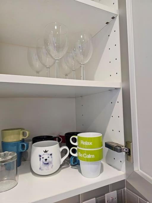 Apartment The Perfect Free Parking & Garden - Business & Leisure Woking