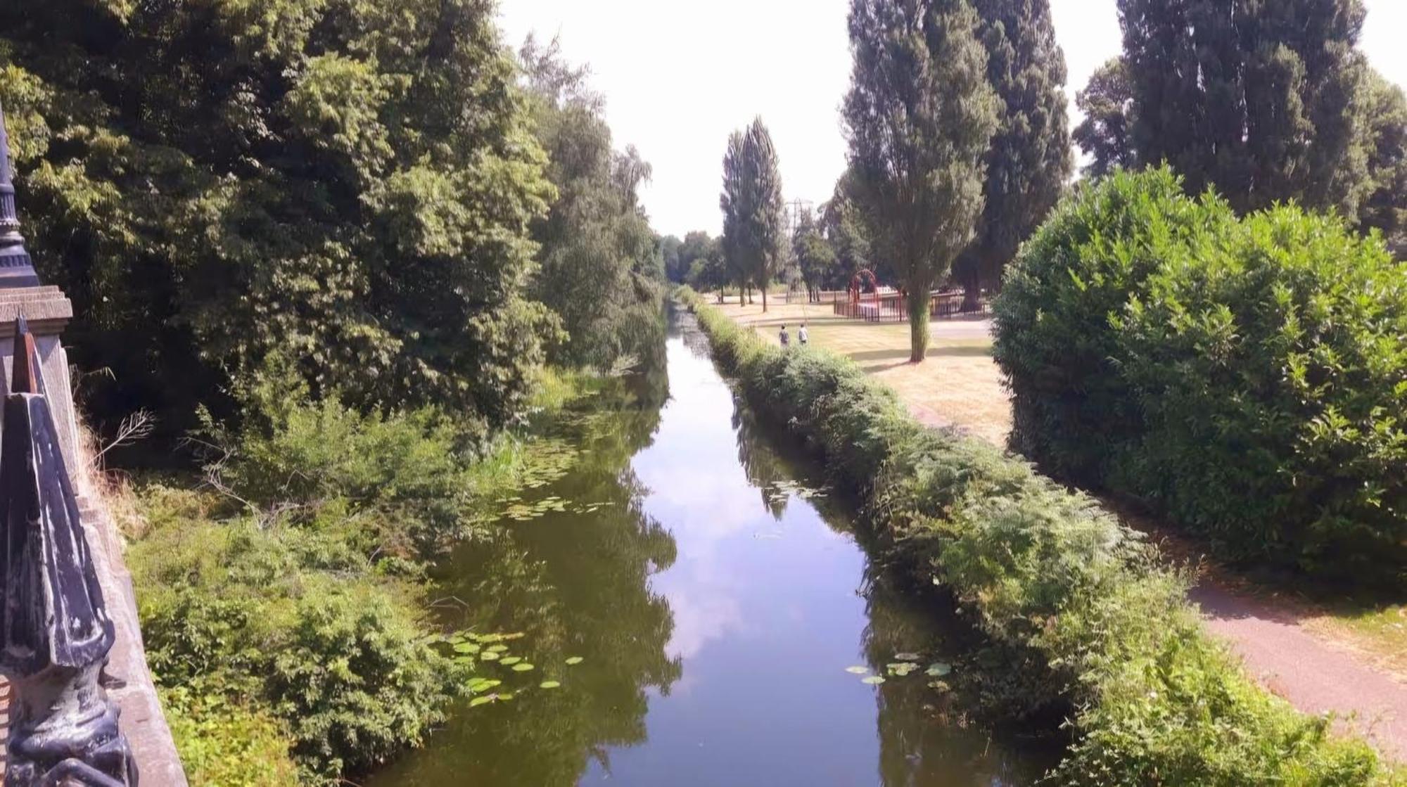 The Perfect Free Parking & Garden - Business & Leisure *