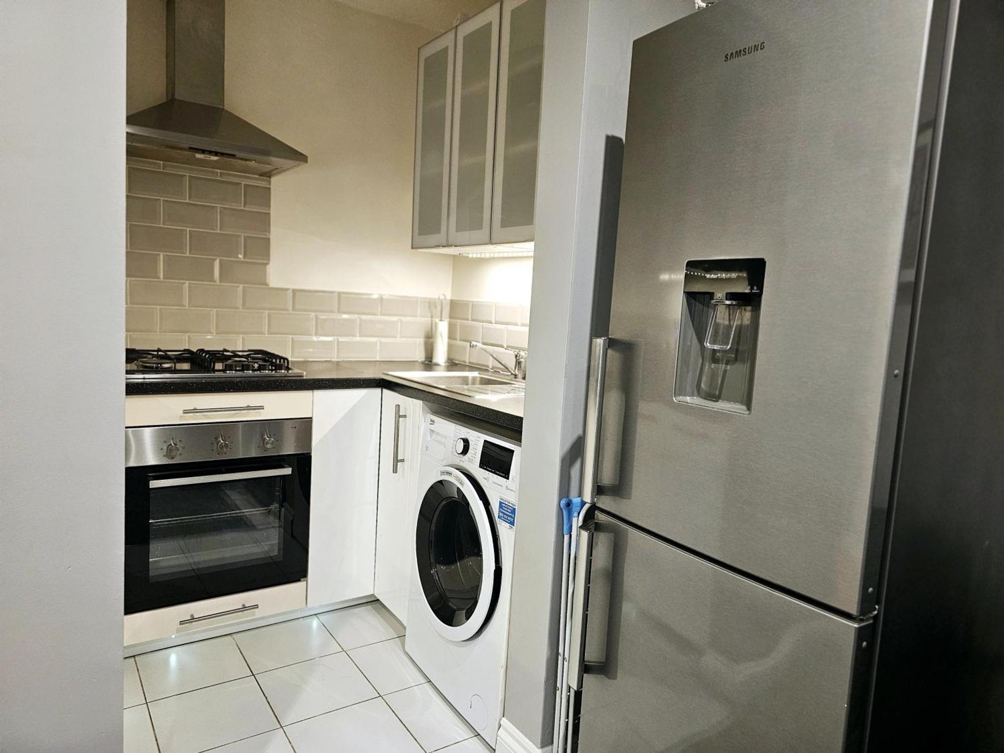 Apartment The Perfect Free Parking & Garden - Business & Leisure Woking