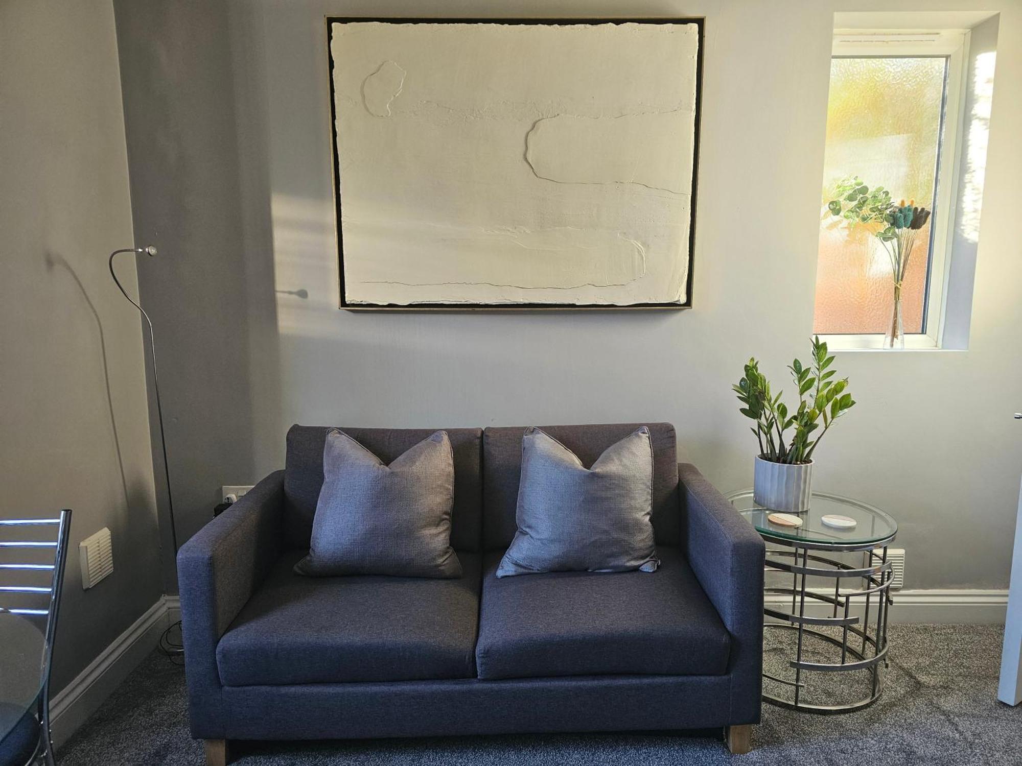 The Perfect Free Parking & Garden - Business & Leisure * Woking