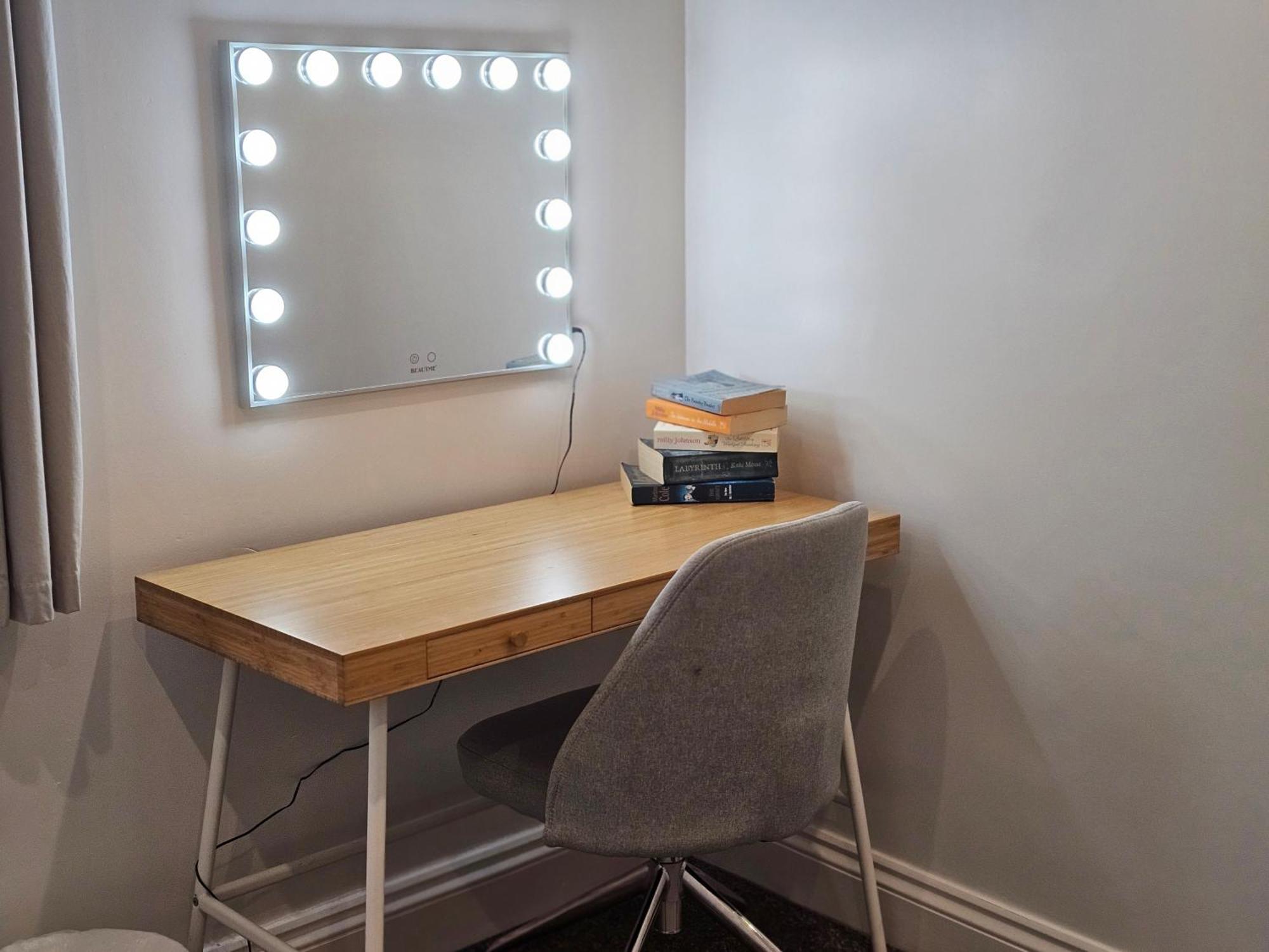 The Perfect Free Parking & Garden - Business & Leisure Apartment