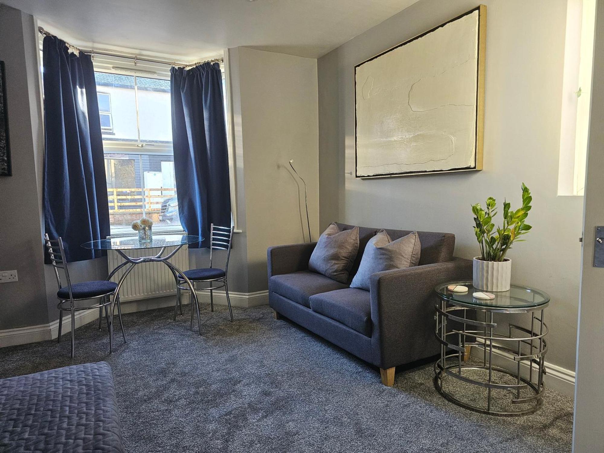Apartment The Perfect Free Parking & Garden - Business & Leisure