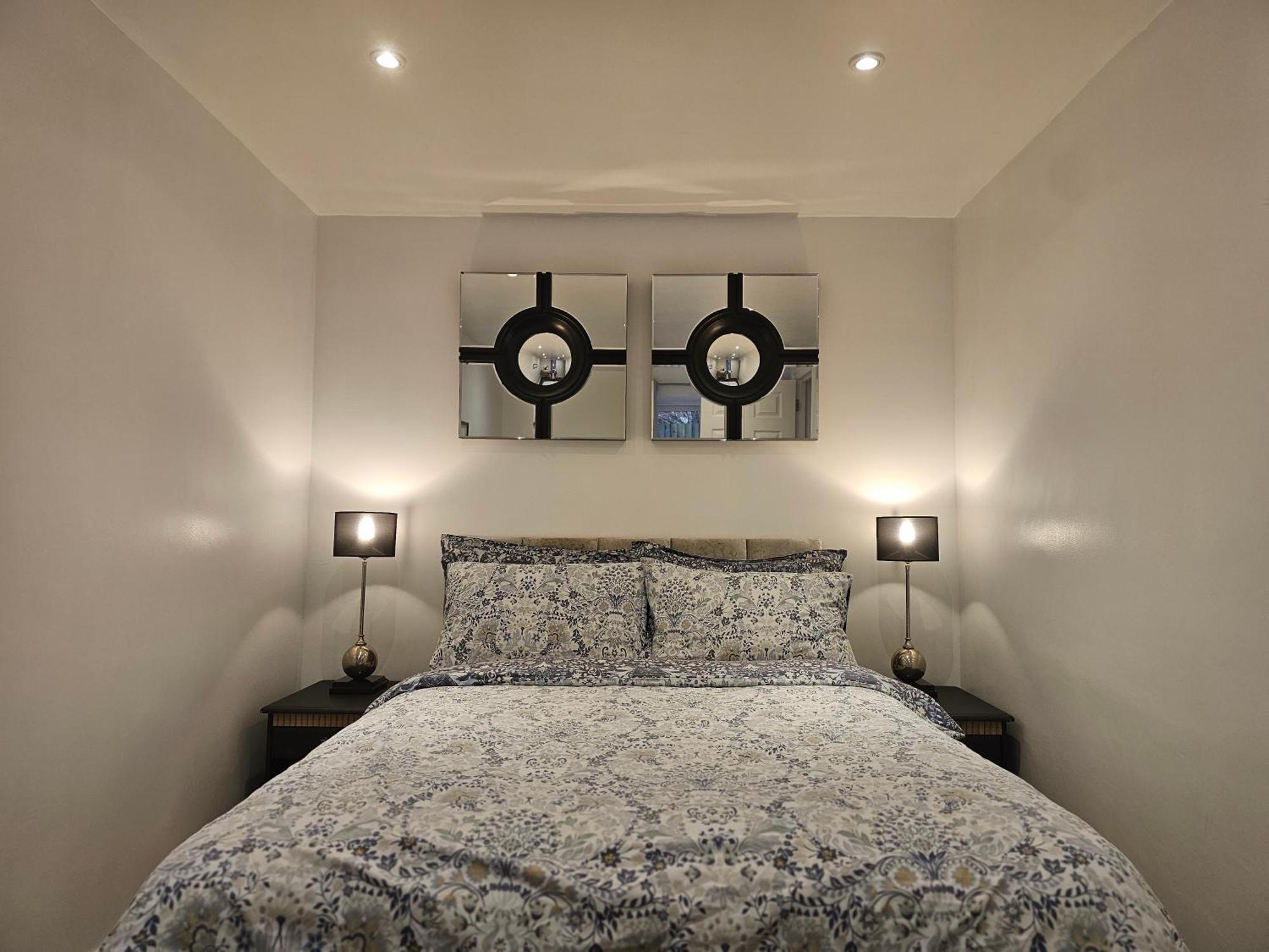 The Perfect Free Parking & Garden - Business & Leisure Apartment Woking