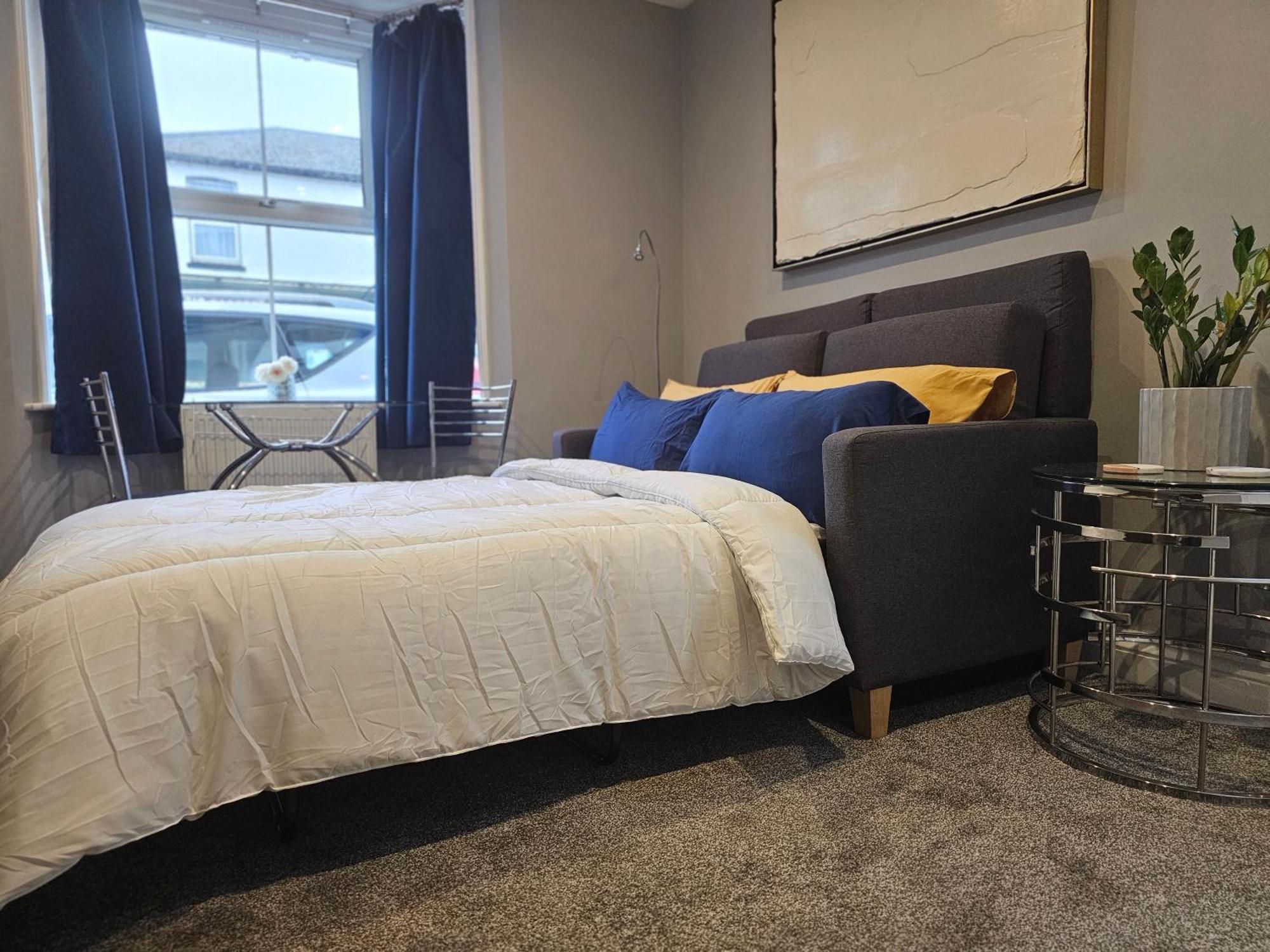 The Perfect Free Parking & Garden - Business & Leisure Apartment